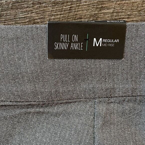 NWT! Maurices Gray Herringbone Skinny Ankle Pants - Medium - Picture 4 of 6